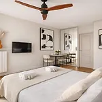 Le Marais - Prestige With Lift Апартаменты *
